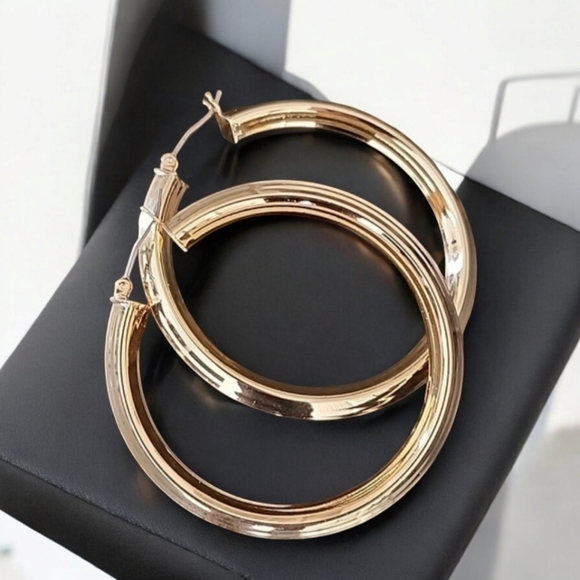 GUESS Large Gold Hoops Hoop Earrings 2" Hip Hop Y2K Vibe Polished - Picture 7 of 11